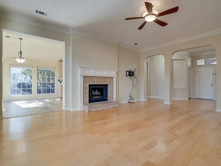 2724 Lakehollow Ln — Photo 13
