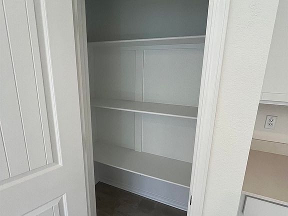 5th image of 155 Sarah Alyse Ln