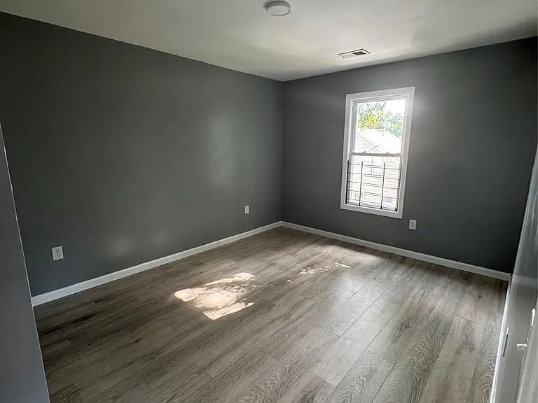 132 E Main St — Photo 11