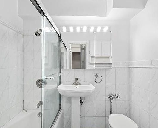 4th image of 335-341 E 51st St #1H
