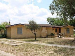 1712 Brazos St, Zapata, TX 78076