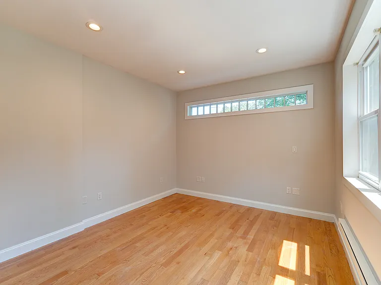 545 Whitney Ave #2 — Photo 14