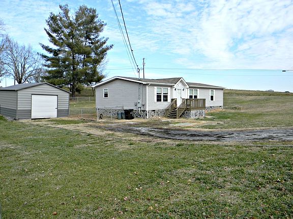 4th image of 304 Summit Dr