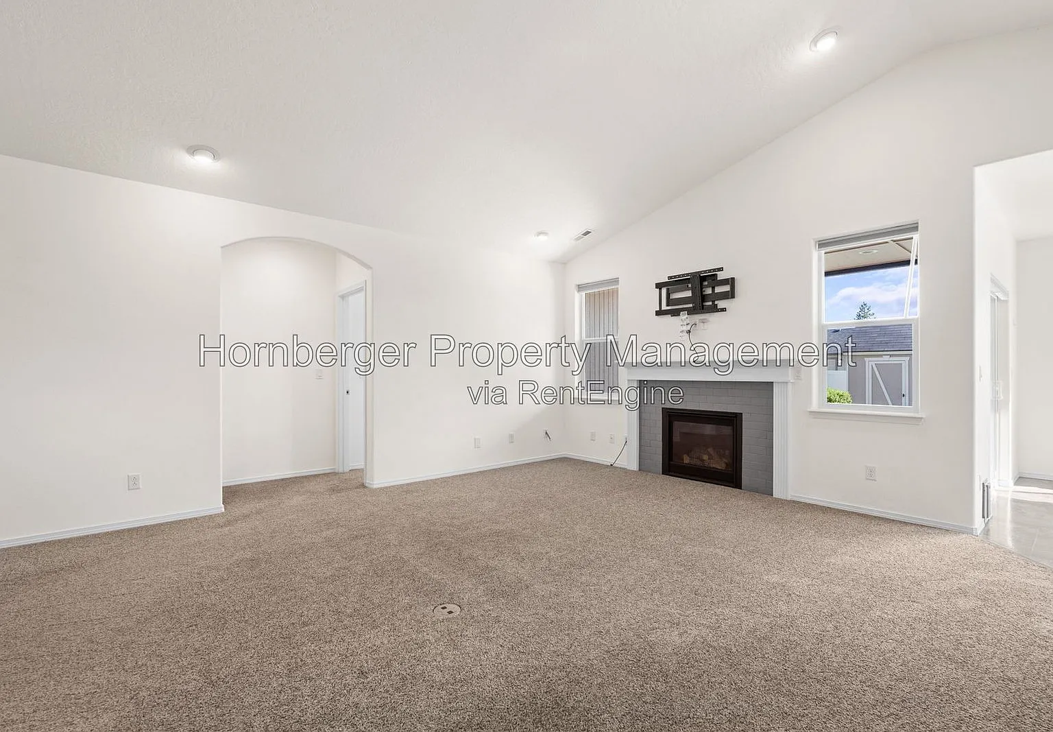 3 bed, 2.0 bath, 1795 sqft, $2,395 — Photo 4