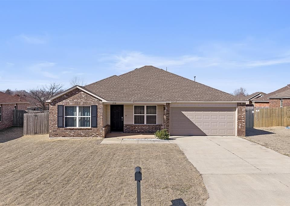1st image of 1918 Oak Tree Ct
