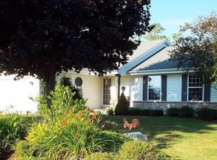 1228 Turnberry Dr, Pewaukee, WI 53072