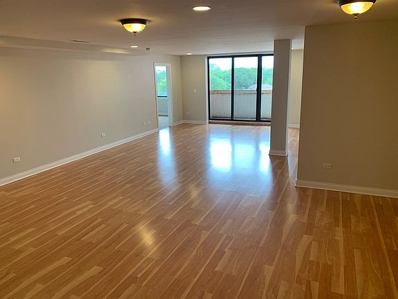 5th image of 6411 N Rockwell St APT 607
