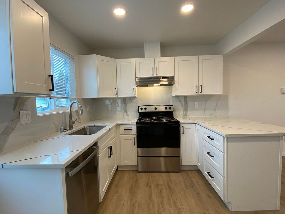 1st image of 3815 Tacoma Ave S #11