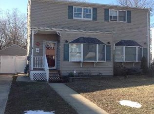 218 Roosevelt Ave, Freeport, NY 11520