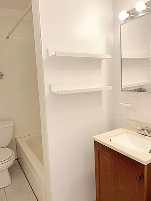 Rented by Bedford Realty USA Corp | media 7