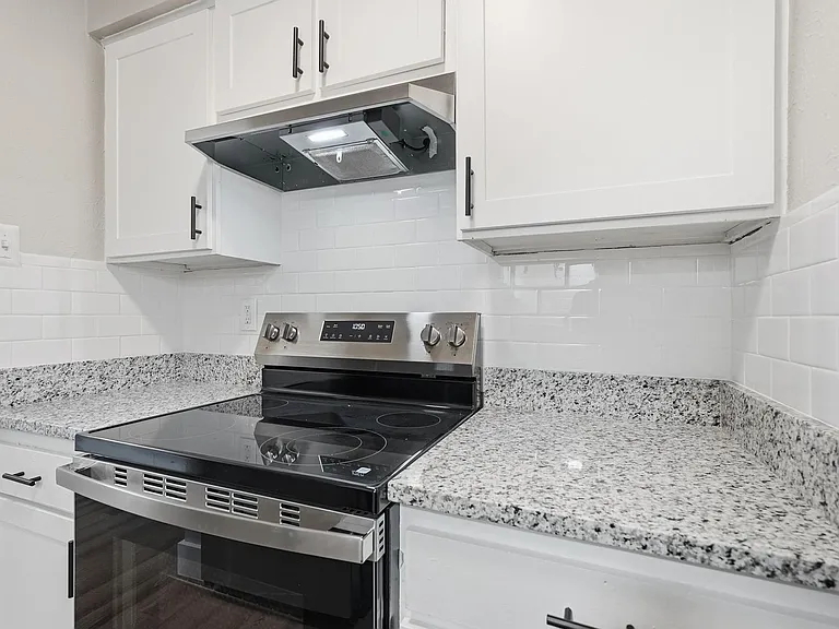 South Crest Apartments — Photo 112