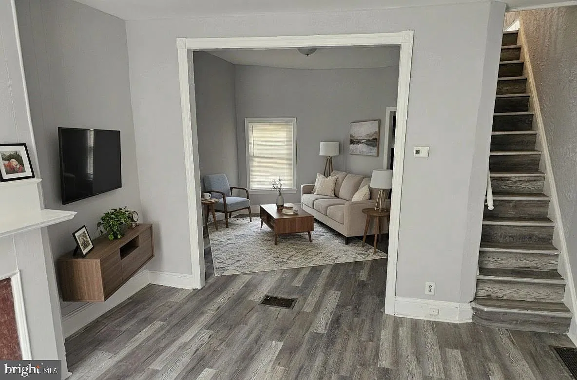 3 bed, 1.0 bath, 920 sqft, $1,400 — Photo 4