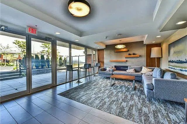 1 bed, 561 sqft, $1,850 — Photo 4