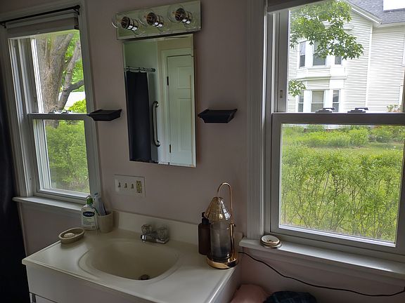 5th image of 30 Grinnell St #1