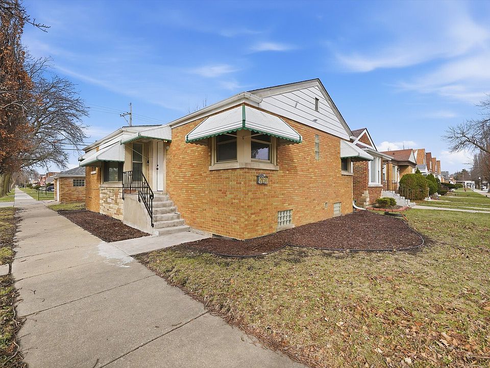 1st image of 2658 W 83rd St