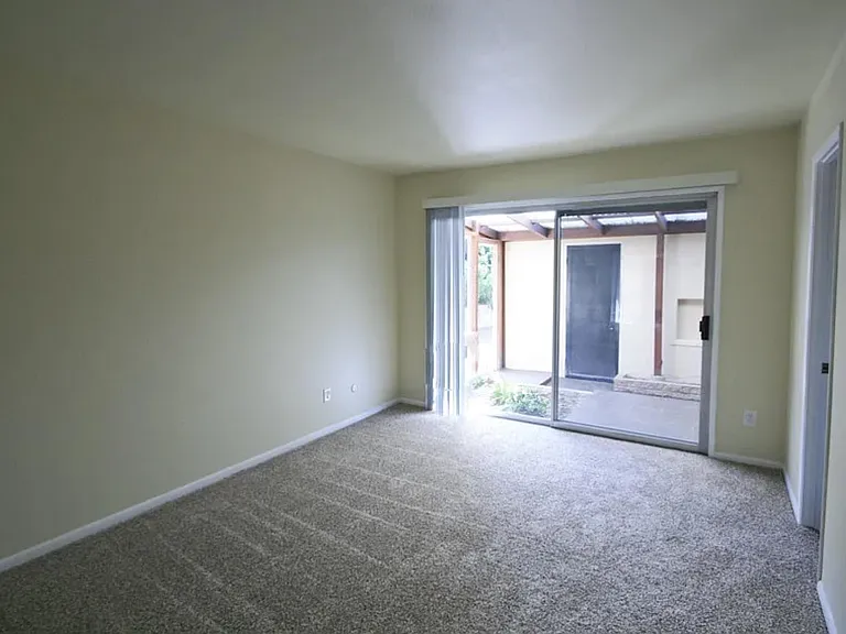 7131 Princess View Dr — Photo 13