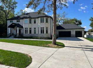 748 S Finley Rd, Lombard, IL 60148