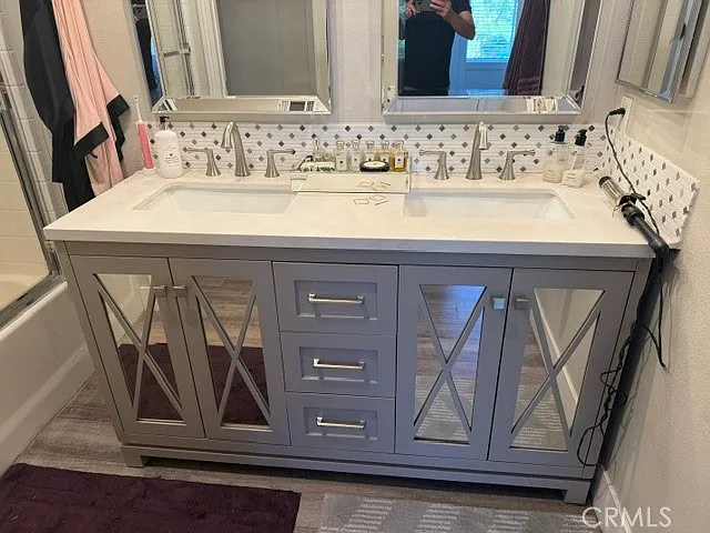 3 bed, 1217 sqft, $3,975 — Photo 4