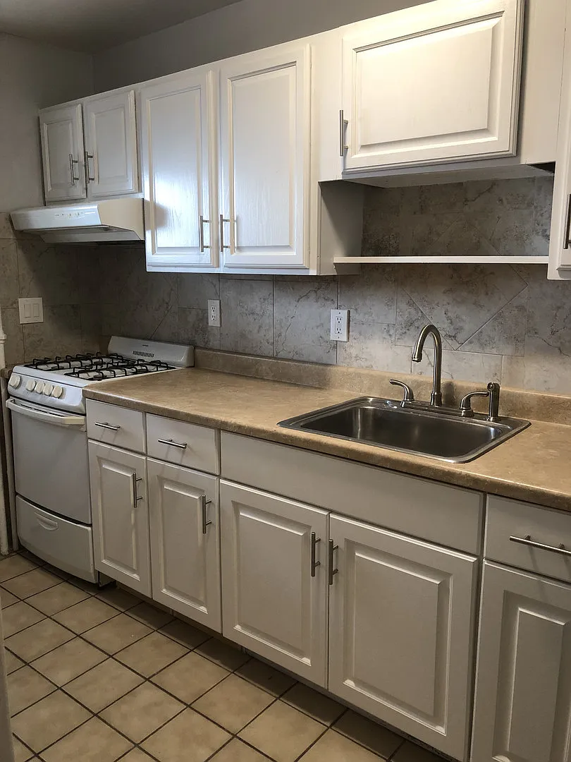 89 N Washington Street — Photo 4