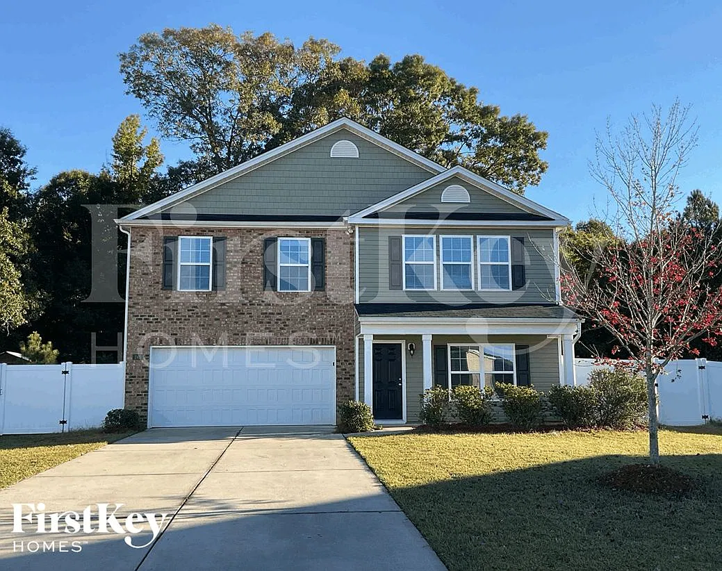 4 bed, 2.5 bath, 2636 sqft, $2,200 — Photo 1