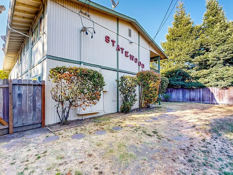 791 E Cotati Ave — Photo 28
