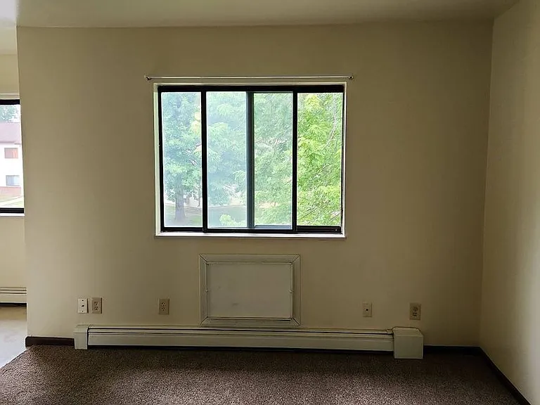 9823 Slee Rd — Photo 23