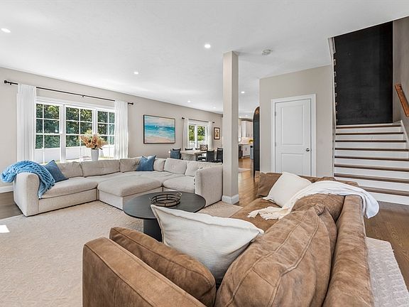4th image of 115 Colts Way