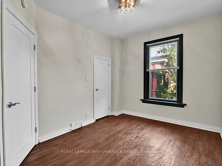 168 Stewart St W — Photo 20