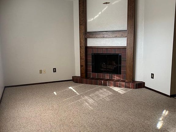 2nd image of 904 Maces Grove Rd