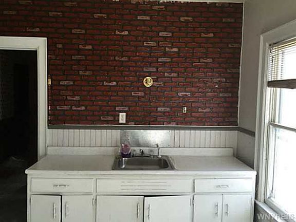 5th image of 554 Woodlawn Ave