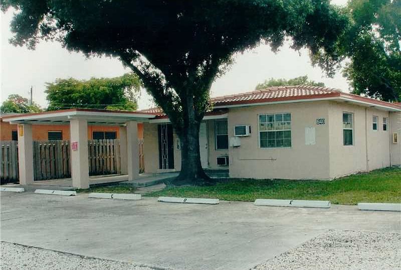 1st image of 640 NE 4th Ave APT 4