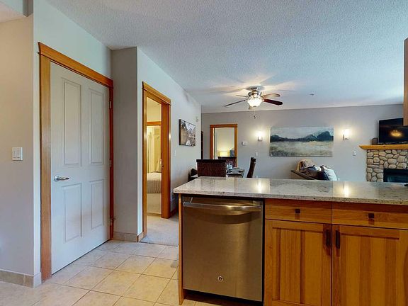 4th image of 207-1140 Railway Ave #207