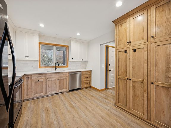 3rd image of 10485 Lee Dr