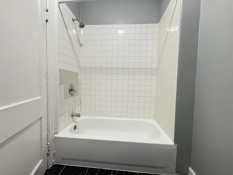 35 Shepard Ave #11 — Photo 4