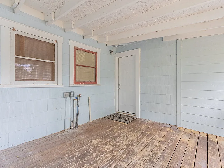 534 Walton Ave — Photo 23