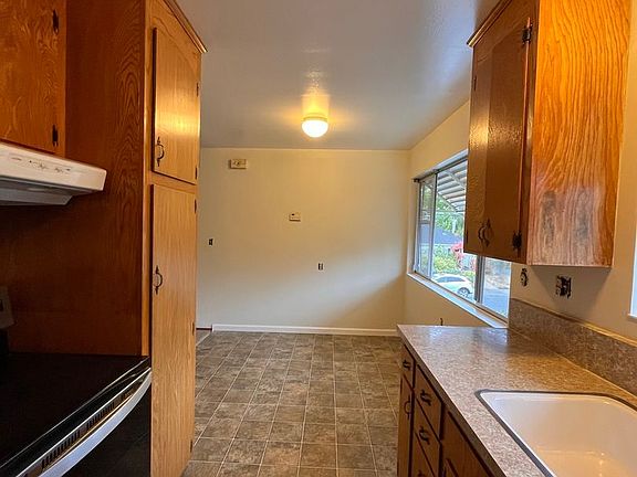 4th image of 854 Fremont St #C