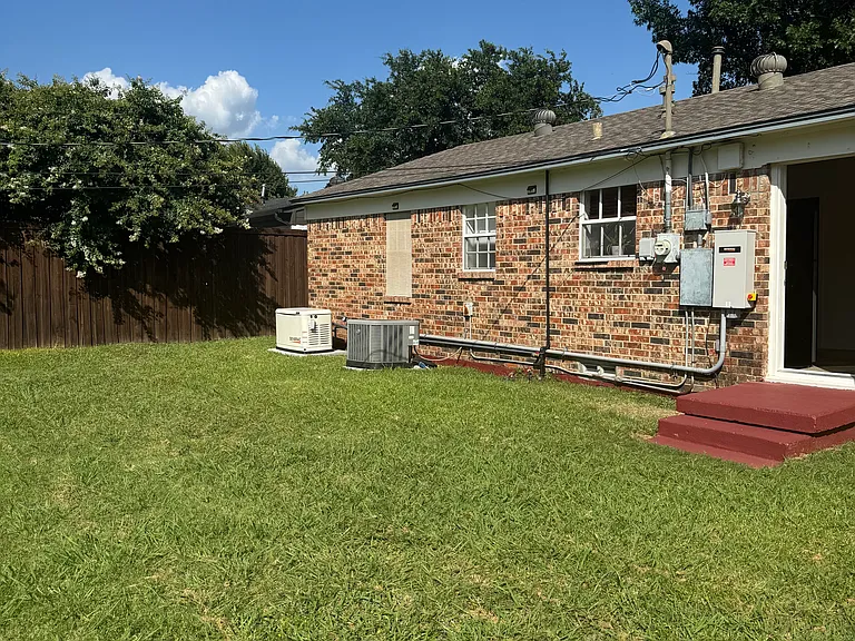 1807 Highland St — Photo 1