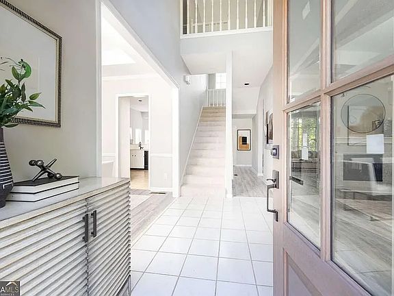 4th image of 245 Greenmont Cir