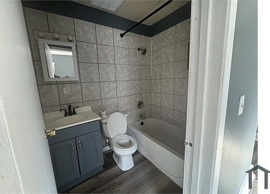 5th image of 2126 44th Ave N APT 3