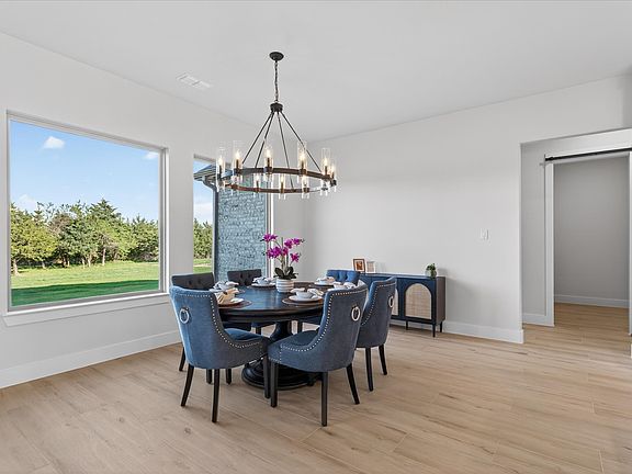 3rd image of 325 Soto Dr
