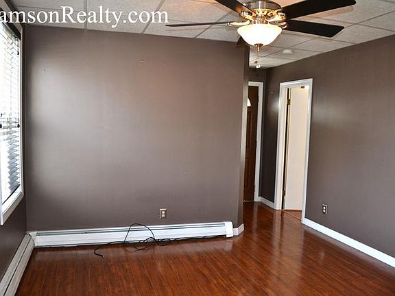 2nd image of 9 Winsor St #1