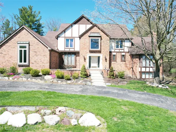 360 Wilshire Dr, Bloomfield Hills, MI 48302