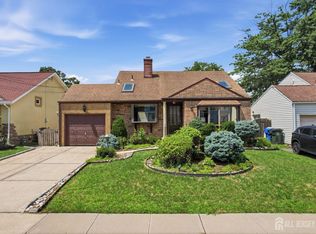 13 Cleveland Ave, Colonia, NJ 07067