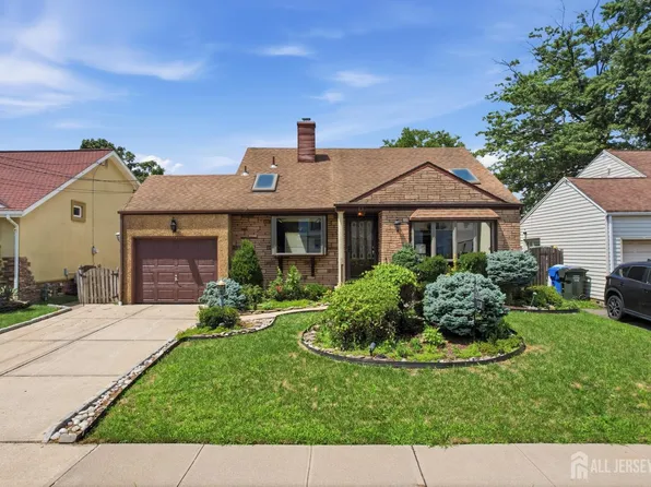 13 Cleveland Ave, Colonia, NJ 07067