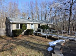 205 Chestnut Oak Rd, Glocester, RI 02814