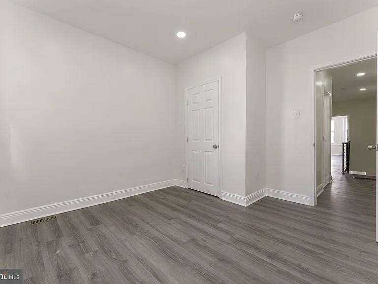 5426 Webster St — Photo 20