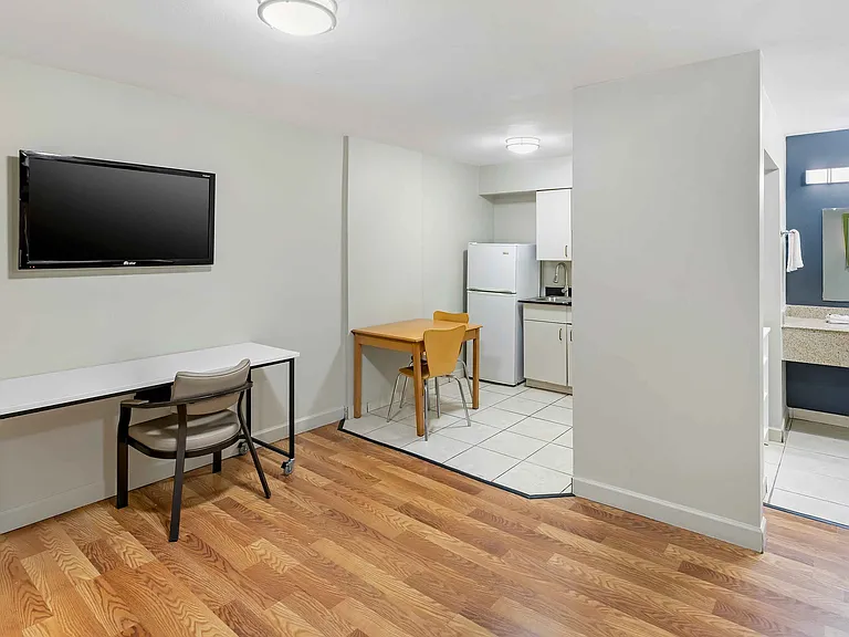 Studio Suite - 2 Full Beds