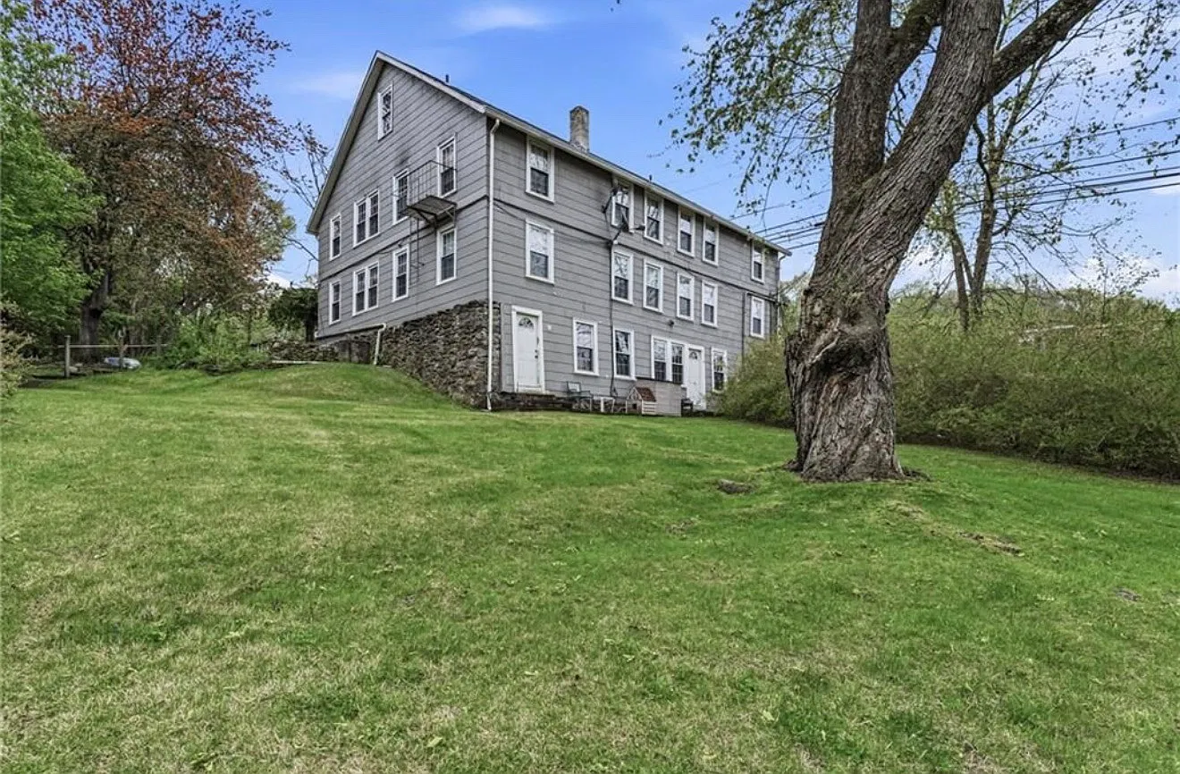 2 bed, 27000 sqft, $900 — Photo 1