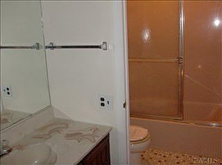 4th image of 130 Columbia Ct #130B