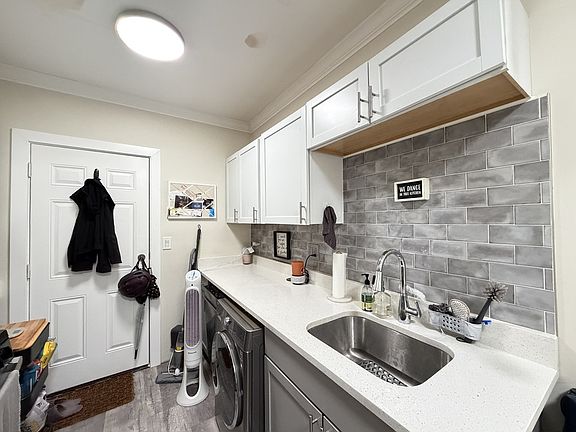 4th image of 3821 N Greenview Ave #E2